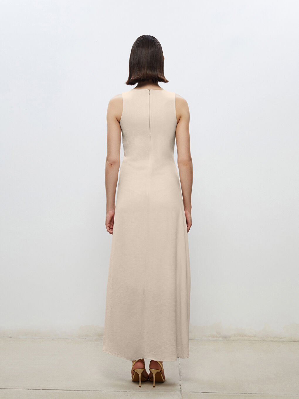 Ekru Bisiklet Yaka Büzgülü Krep Elbise-3