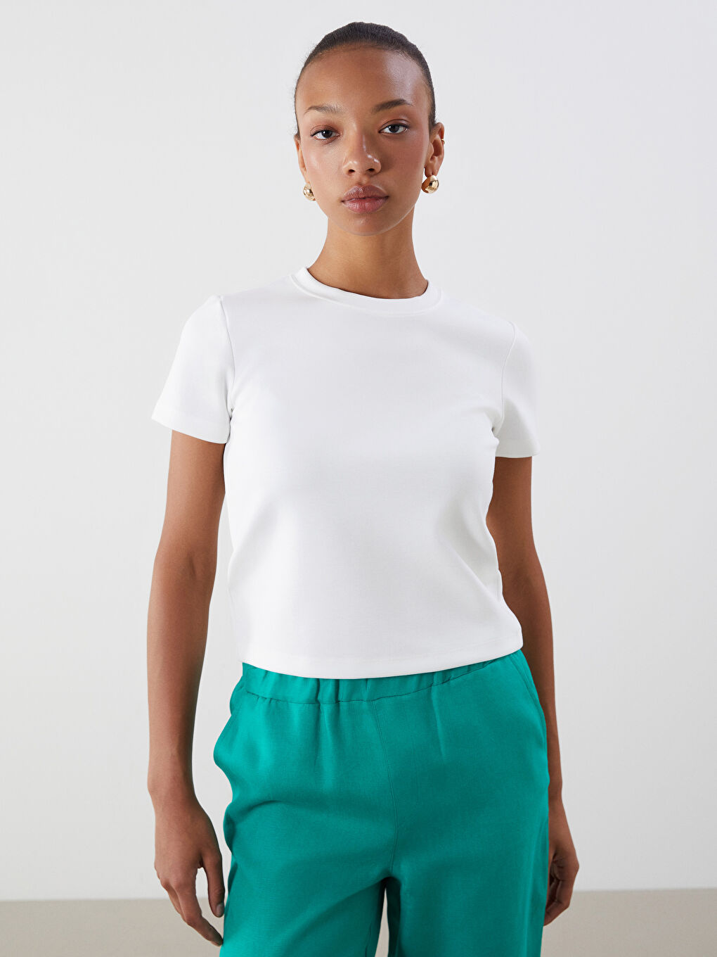 Ekru Bisiklet Yaka Kadın Tişört