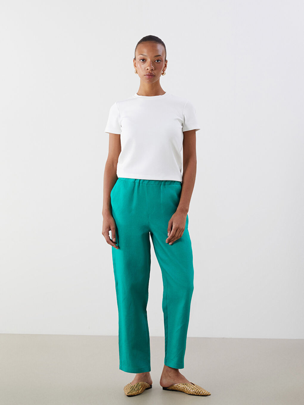 Ekru Bisiklet Yaka Kadın Tişört-1