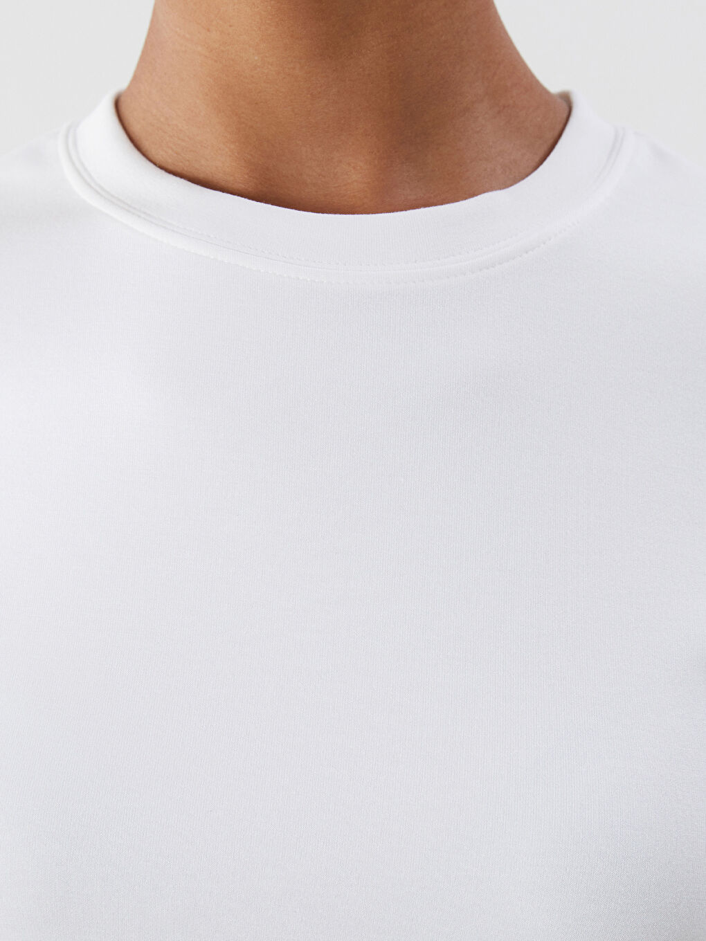 Ekru Bisiklet Yaka Kadın Tişört-2