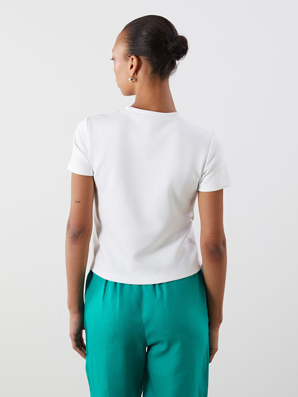 Ekru Bisiklet Yaka Kadın Tişört-3