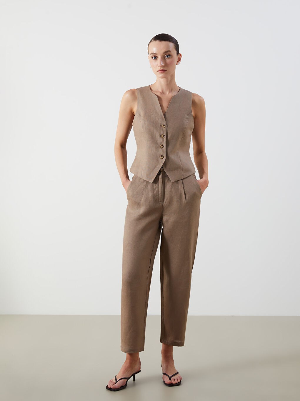 Kahverengi V Yaka %100 Keten Kadın Klasik Yelek-2