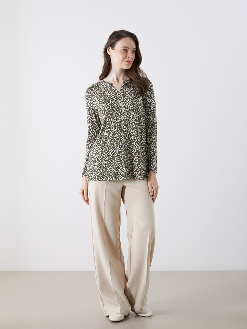 LCW Grace Notch Neck Patterned Blouse -S5PV72Z8-LRR