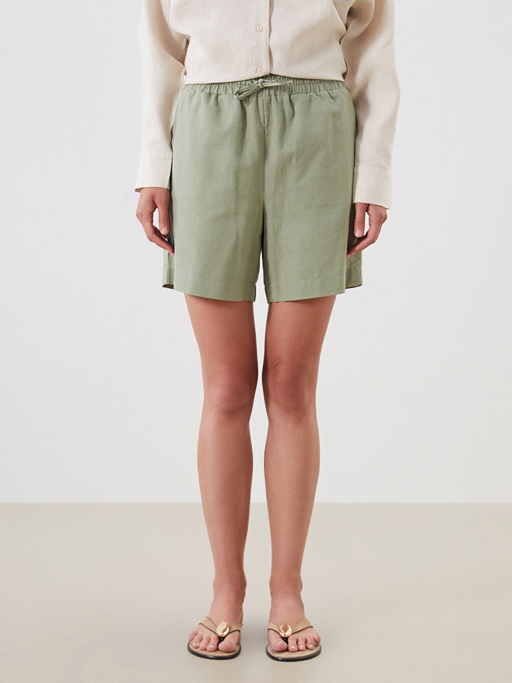 LCW Comfort Plain Linen Blend Women's Shorts with Elastic Waist -S5PY23Z8-GUY