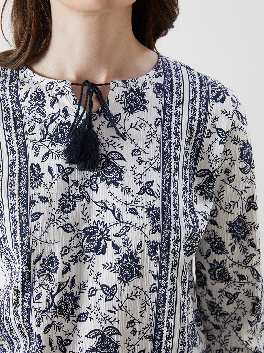 Tie Neck Floral Blouse -S5PY37Z8-LRA