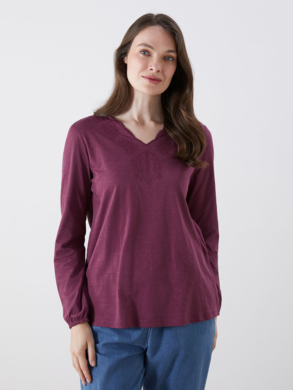 Mürdüm V Yaka Nakışlı Bluz