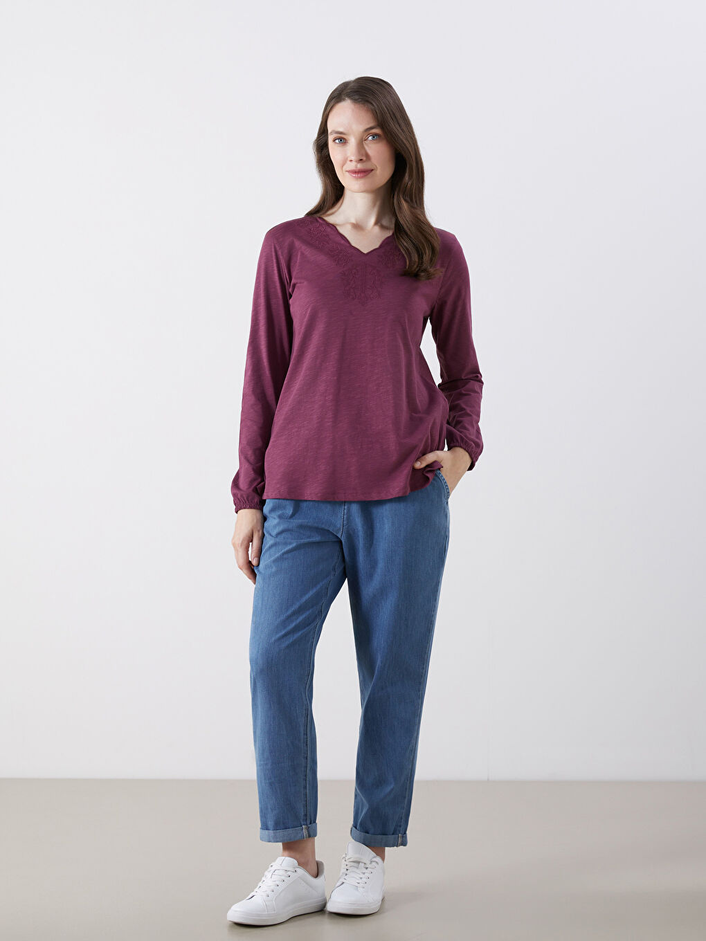 Mürdüm V Yaka Nakışlı Bluz-1