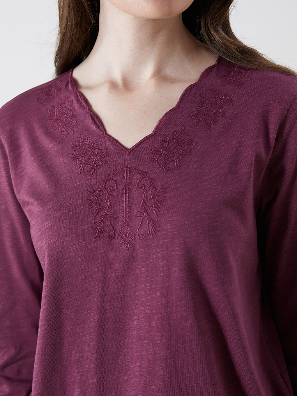 Mürdüm V Yaka Nakışlı Bluz-2