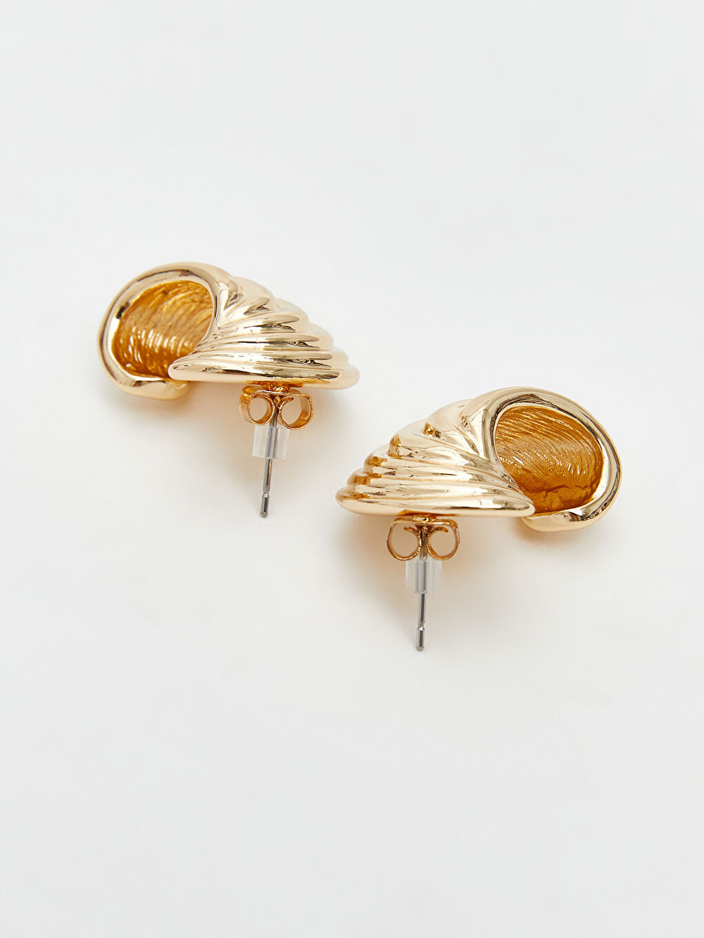 Sarı Deniz Kabuğu Figürlü Kadın Küpe