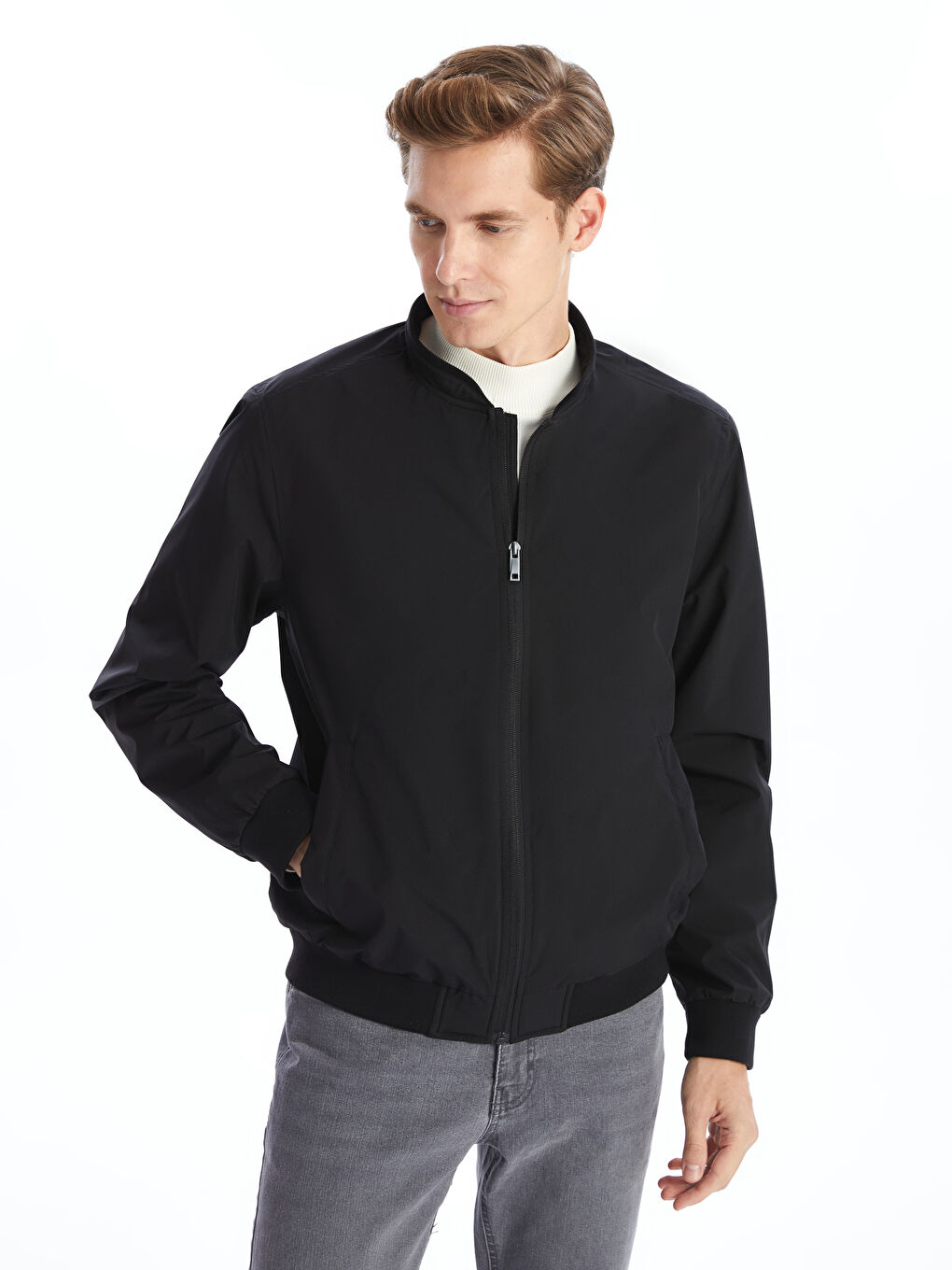 معطف أسود رجل