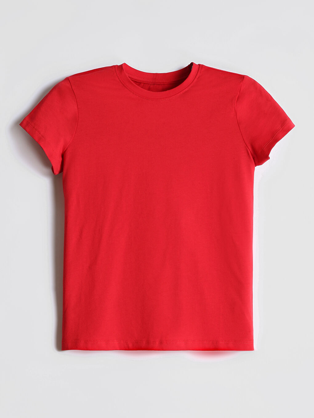 تيشيرت أساسي بياقة دائرية للبنات