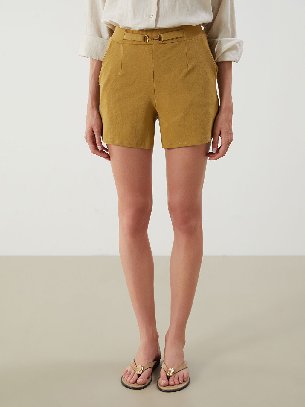 Yeşil Beli Kemerli Pileli Kadın Şort-1