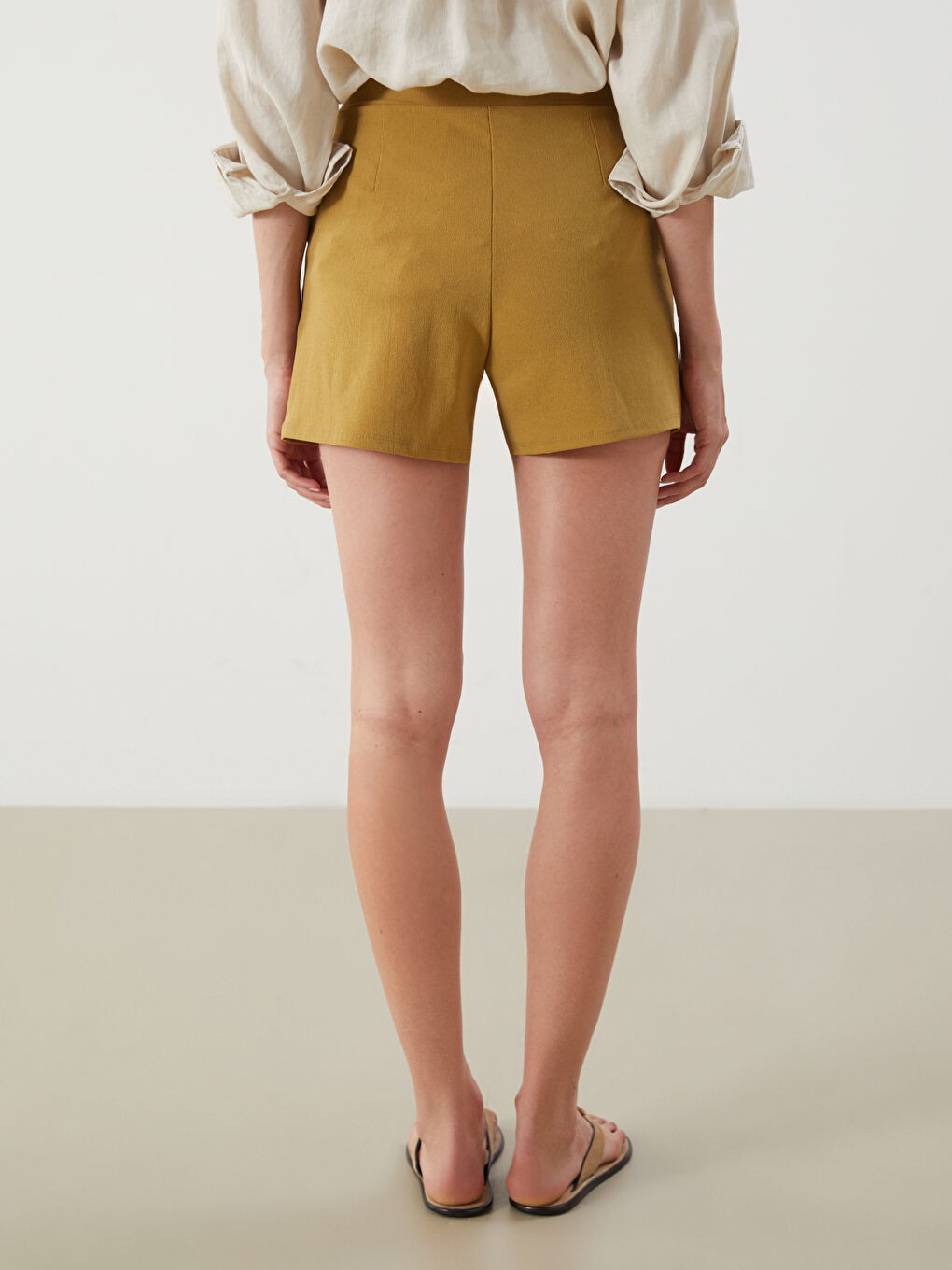 Yeşil Beli Kemerli Pileli Kadın Şort-3