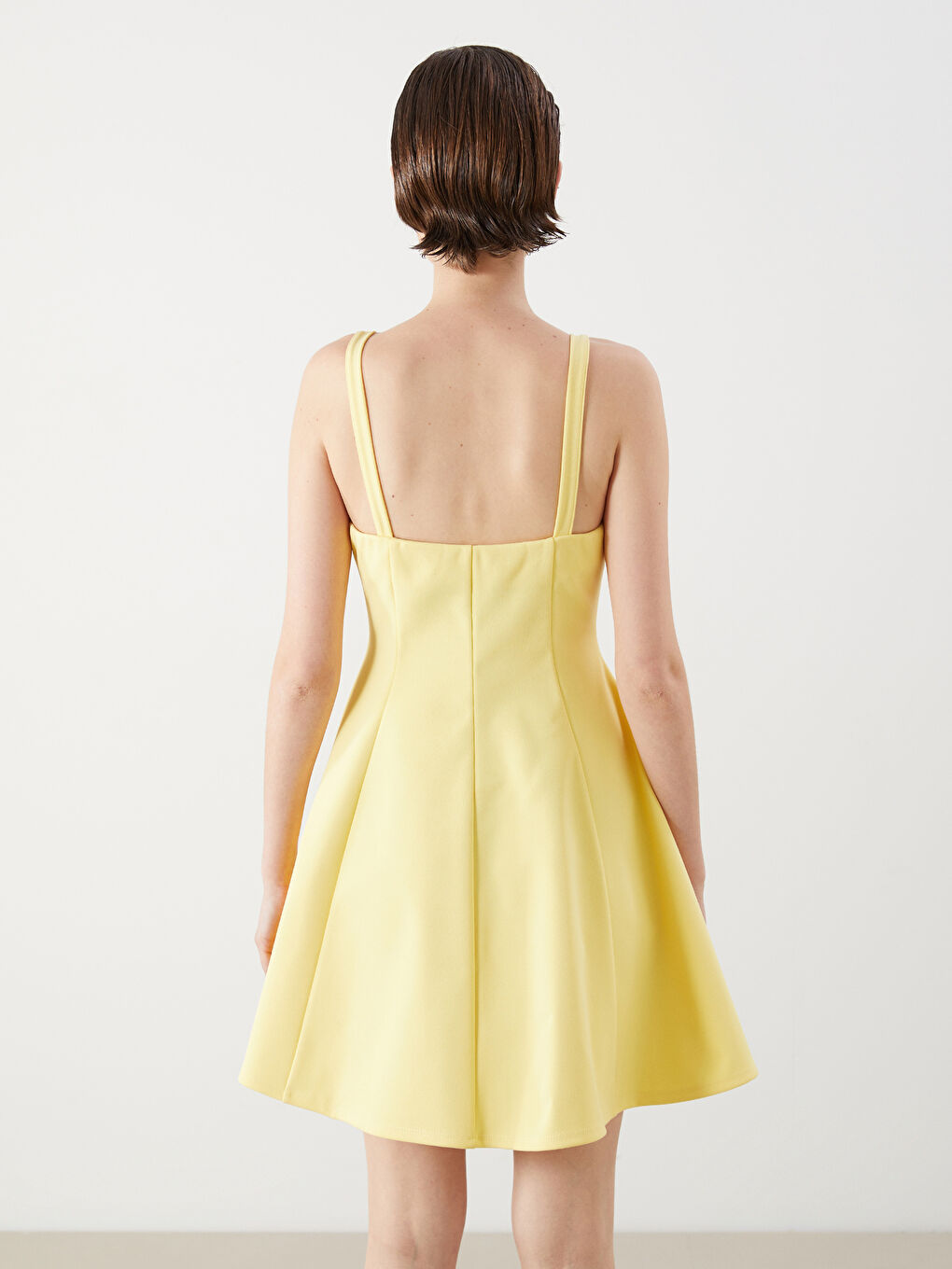 Sarı Kare Yaka Askılı Belden Oturtmalı Mini Elbise-3