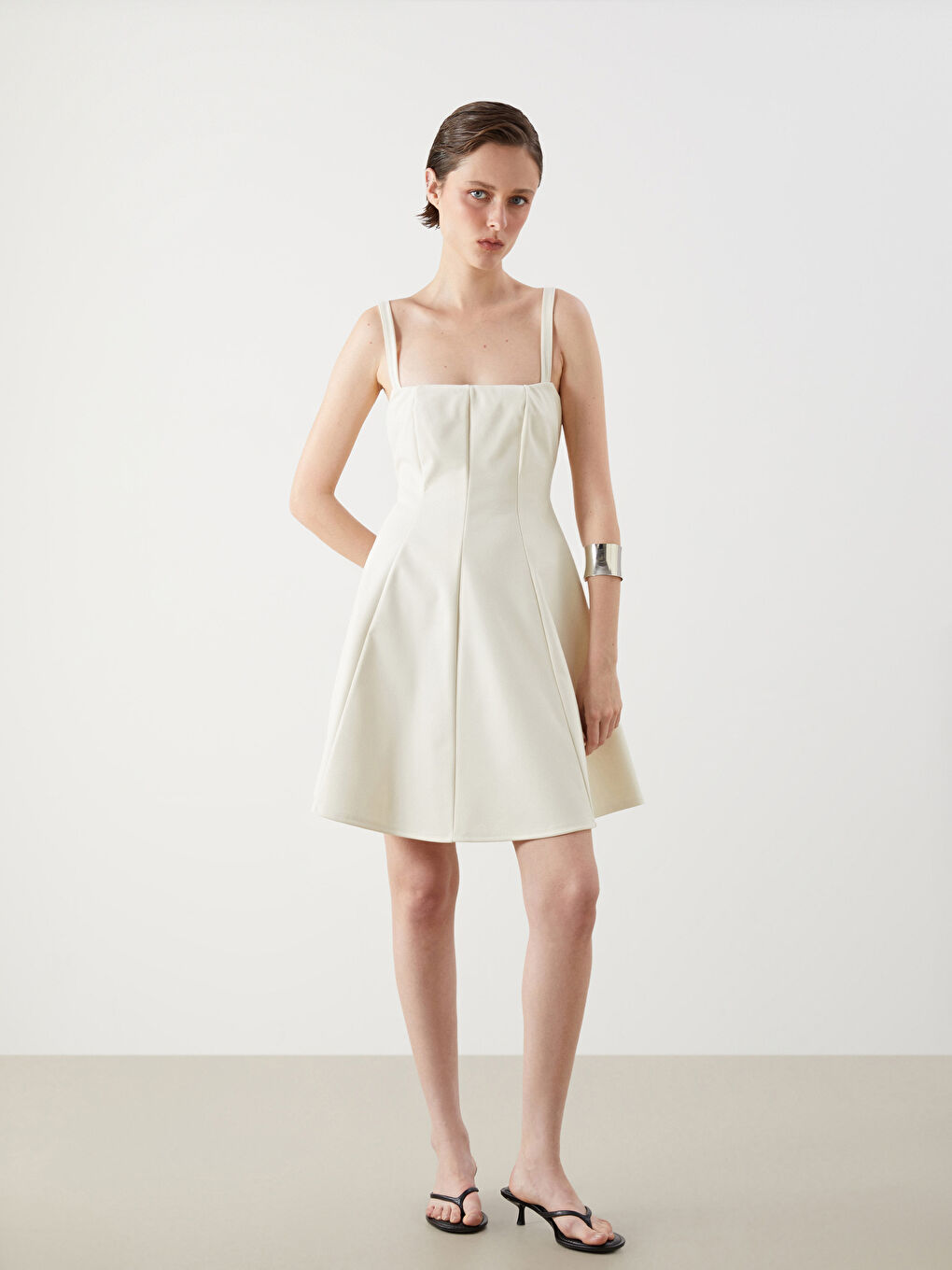 Ekru Kare Yaka Askılı Belden Oturtmalı Mini Elbise-1