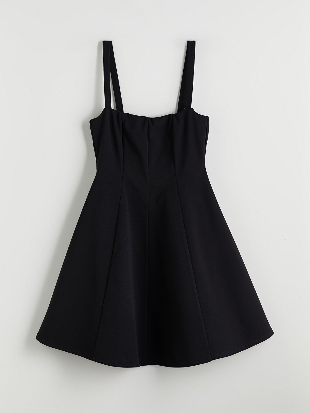 Siyah Kare Yaka Askılı Belden Oturtmalı Mini Elbise-4