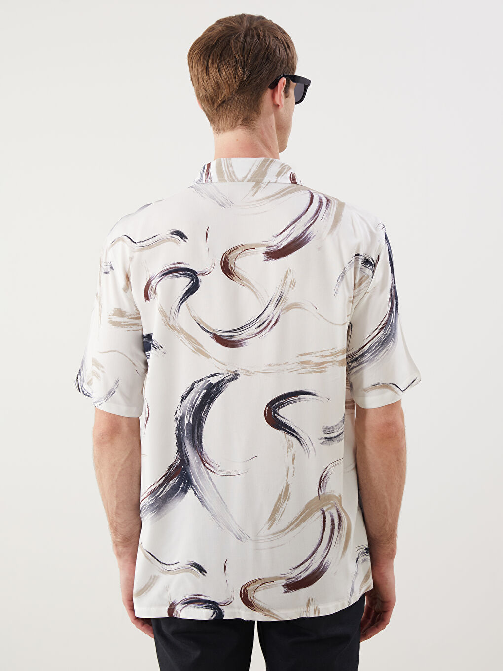 قميص رجالي بأكمام قصيرة وقصة عادية ونقشة-3