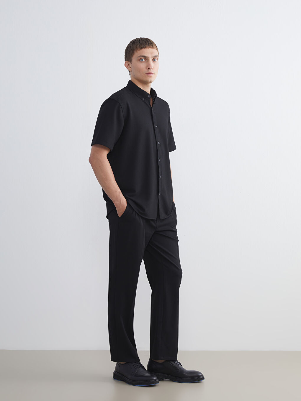 Siyah Regular Fit Kısa Kollu Erkek Gömlek-1