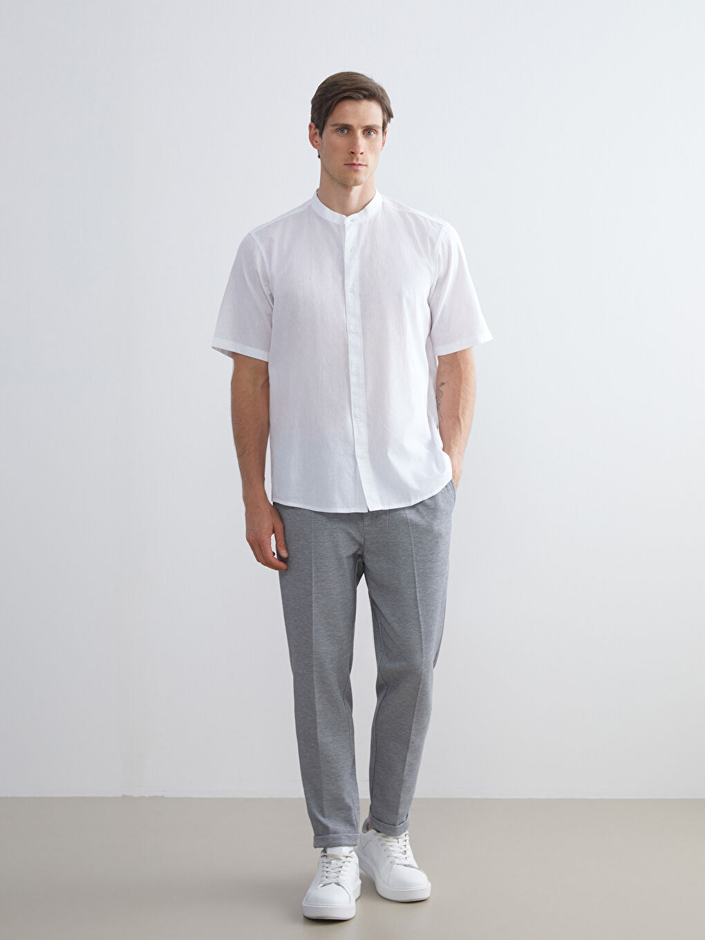 Beyaz Regular Fit Hakim Yaka Keten Karışımlı Erkek Gömlek-1