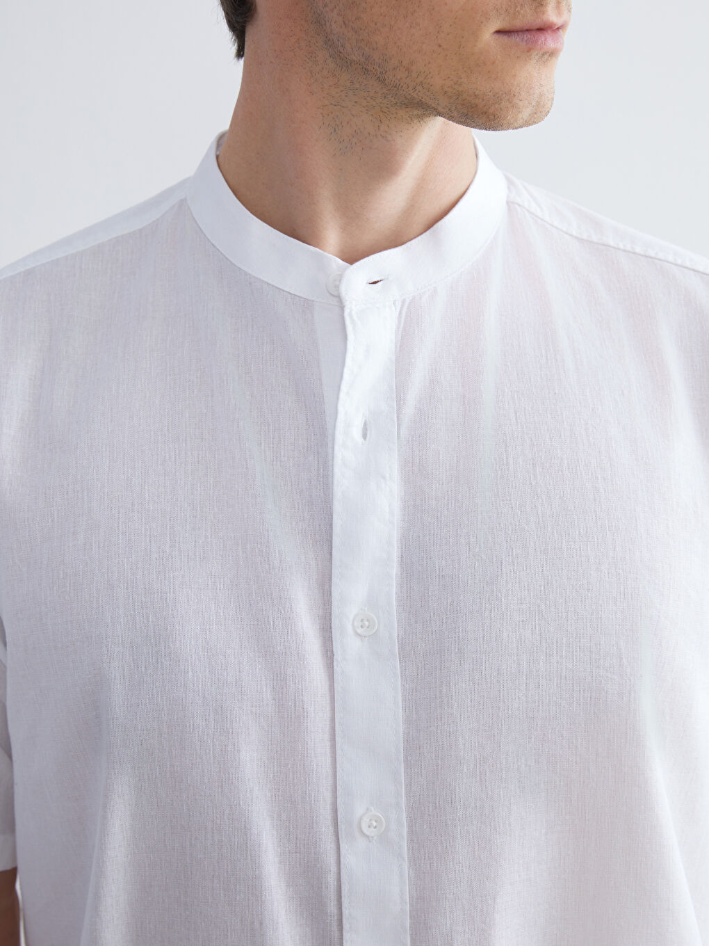 Beyaz Regular Fit Hakim Yaka Keten Karışımlı Erkek Gömlek-2