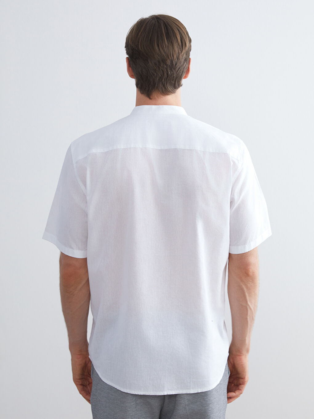 Beyaz Regular Fit Hakim Yaka Keten Karışımlı Erkek Gömlek-3