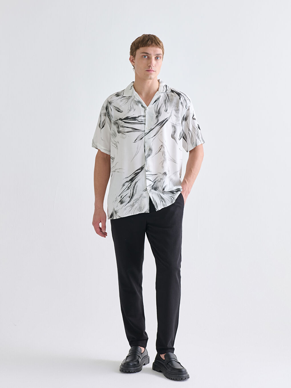 Bej Regular Fit Kısa Kollu Desenli Viskon Erkek Gömlek-1