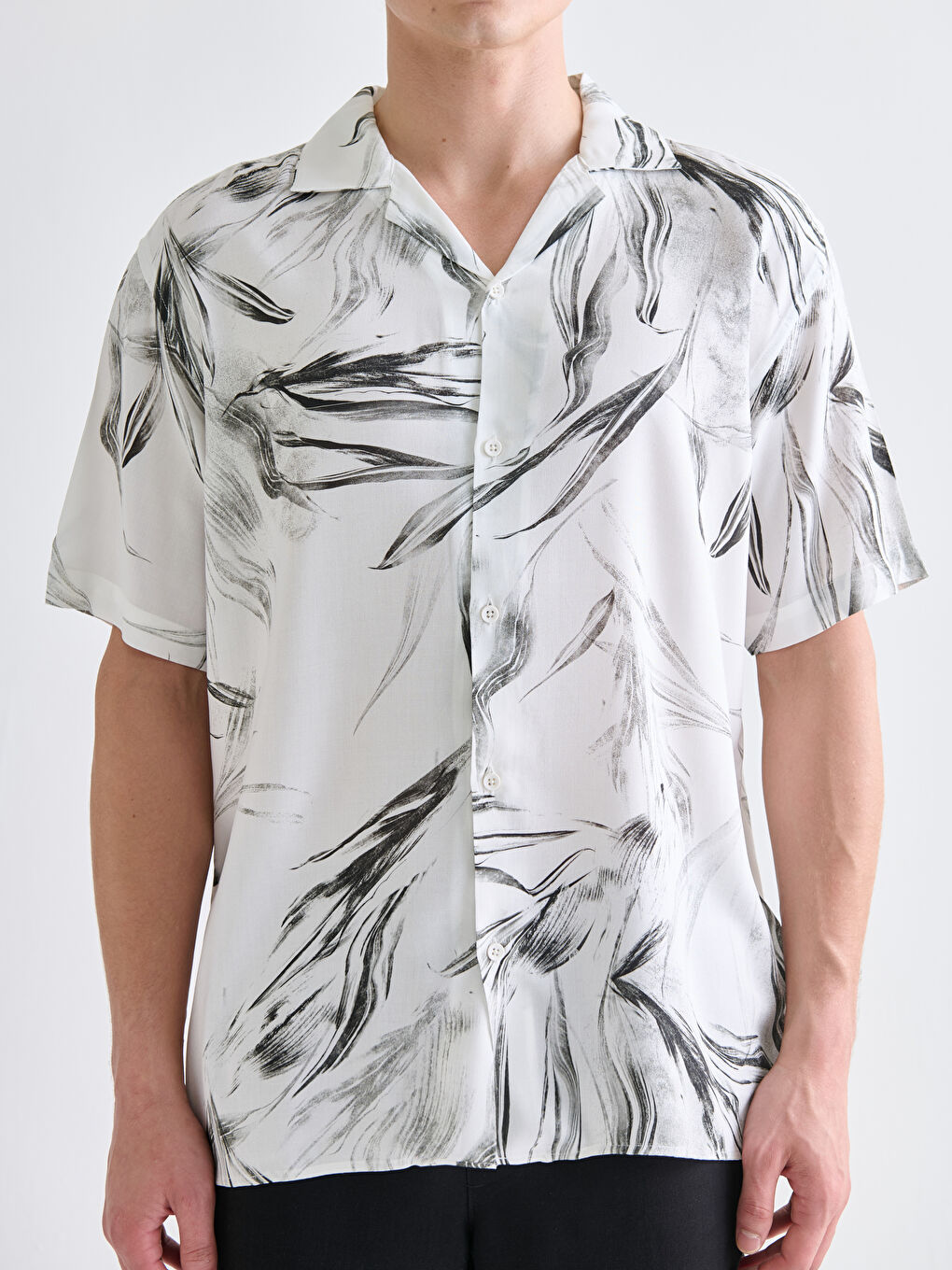 Bej Regular Fit Kısa Kollu Desenli Viskon Erkek Gömlek-2