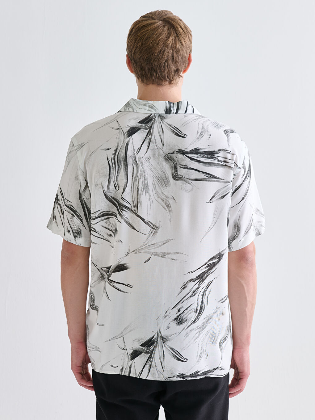 Bej Regular Fit Kısa Kollu Desenli Viskon Erkek Gömlek-3