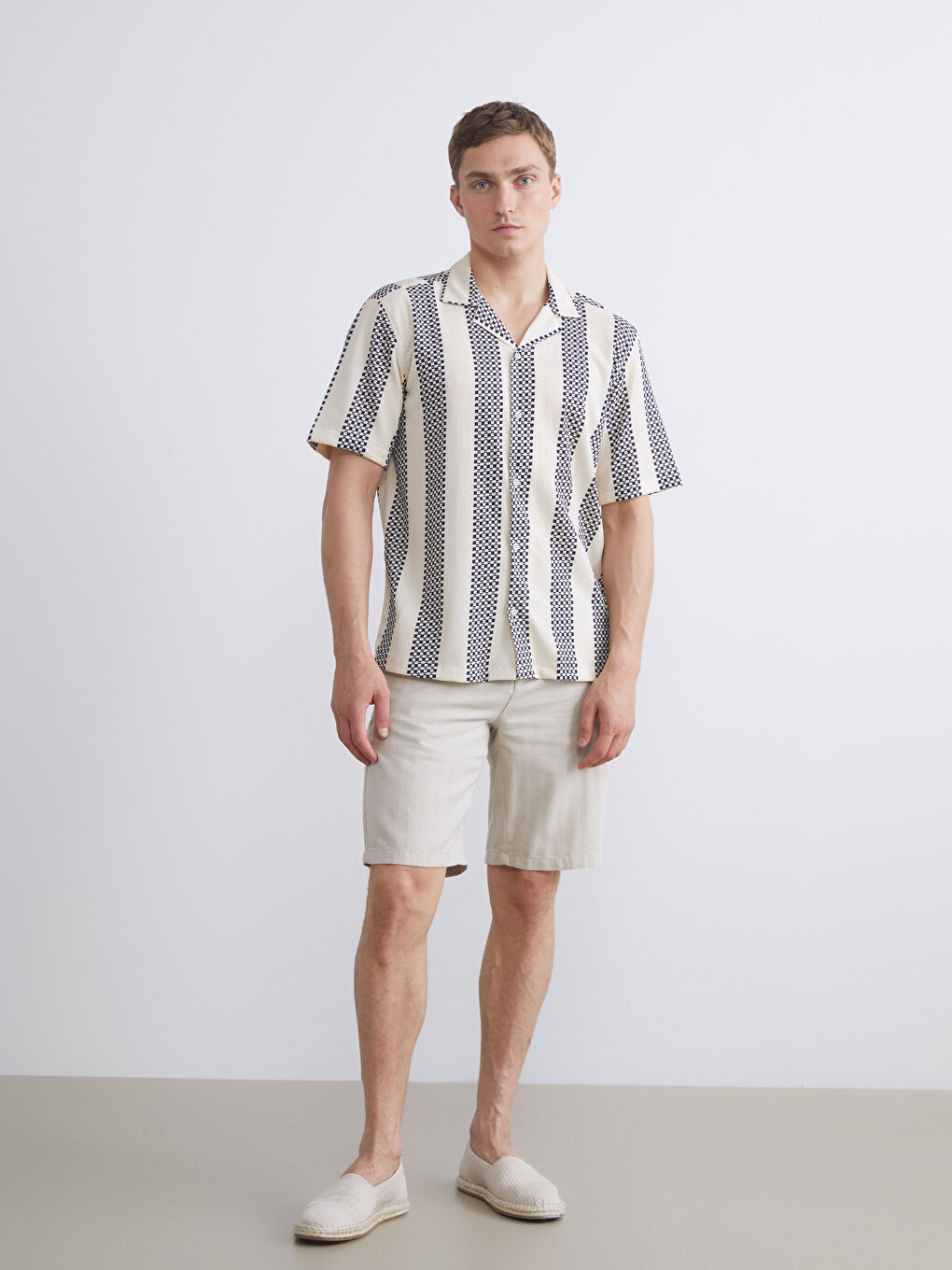 Lacivert Regular Fit Resort Yaka Kısa Kollu Çizgili Erkek Gömlek-1