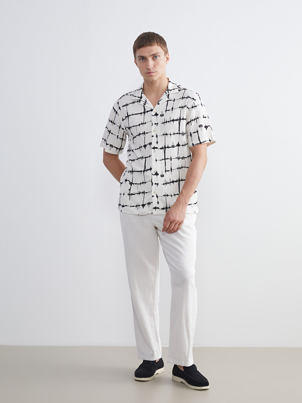 Ekru Regular Fit Resort Yaka Kısa Kollu Desenli Viskon Erkek Gömlek-1