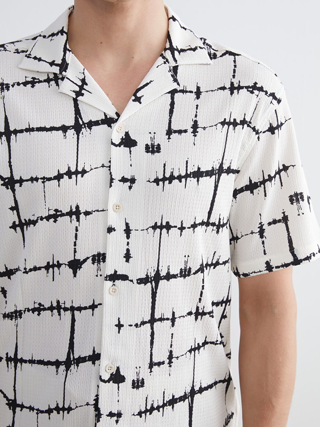 Ekru Regular Fit Resort Yaka Kısa Kollu Desenli Viskon Erkek Gömlek-2