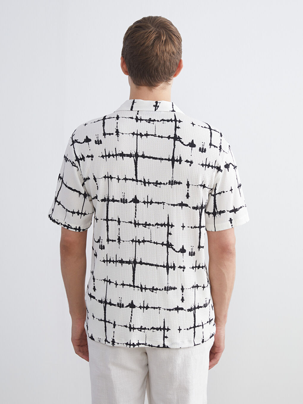 Ekru Regular Fit Resort Yaka Kısa Kollu Desenli Viskon Erkek Gömlek-3