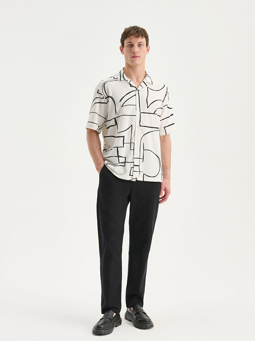 Beyaz Regular Fit Kısa Kollu Desenli Viskon Erkek Gömlek-1