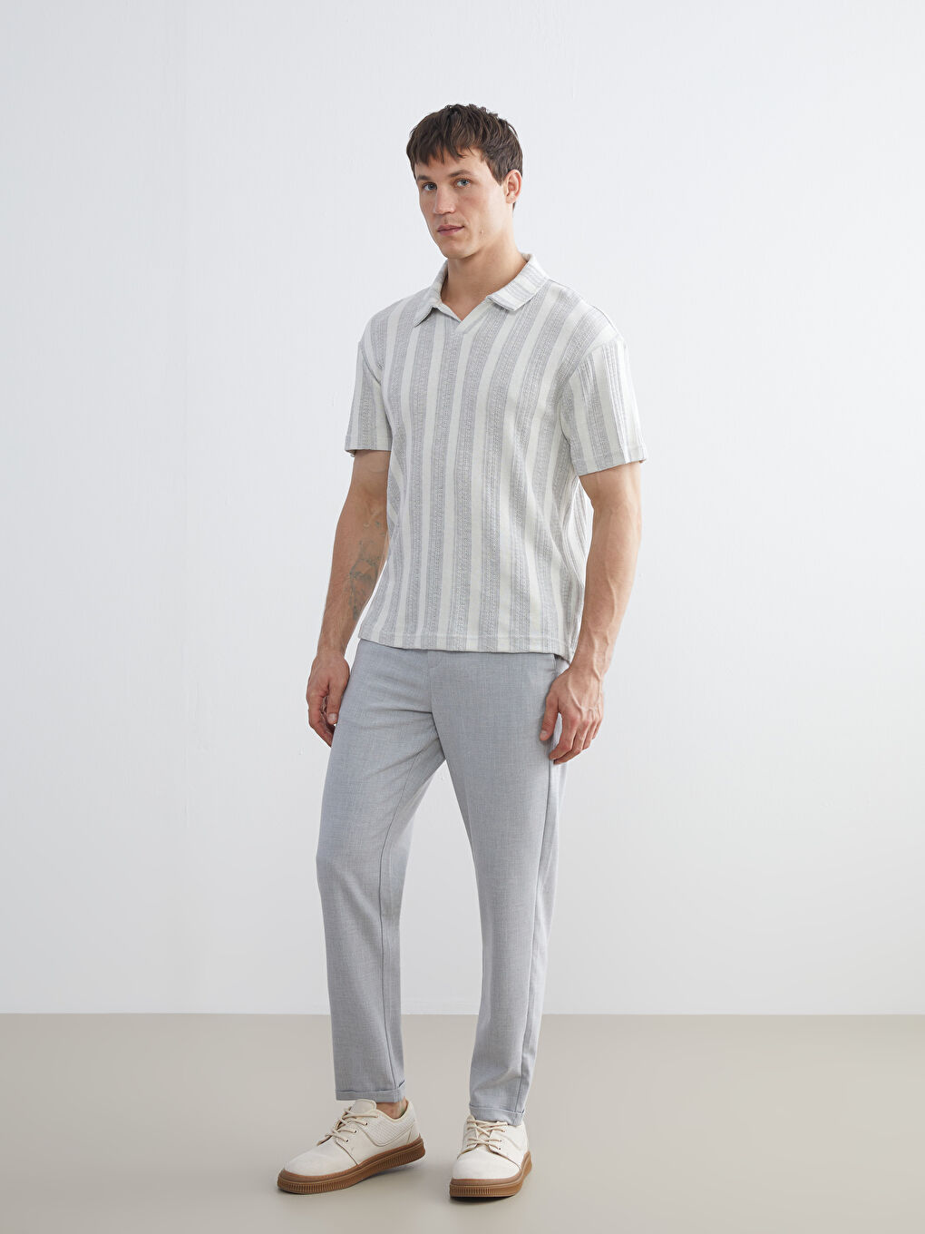 تیشێرت یه‌خه‌ی پۆڵۆ خەتخەت بۆ پیاوان-1