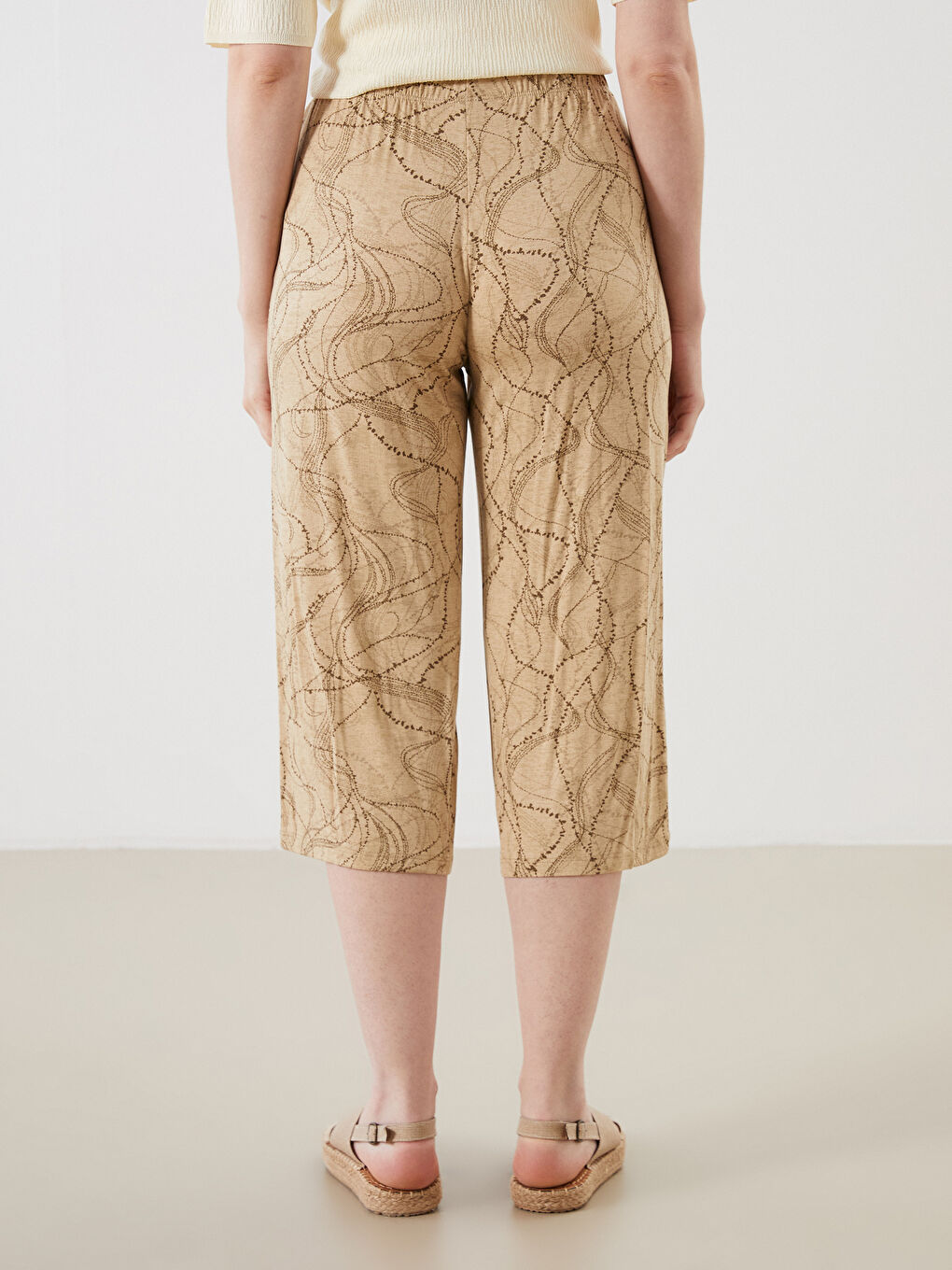 LCW Grace Patterned Women's Capri with Elastic Waist -S5Q423Z8-LQC