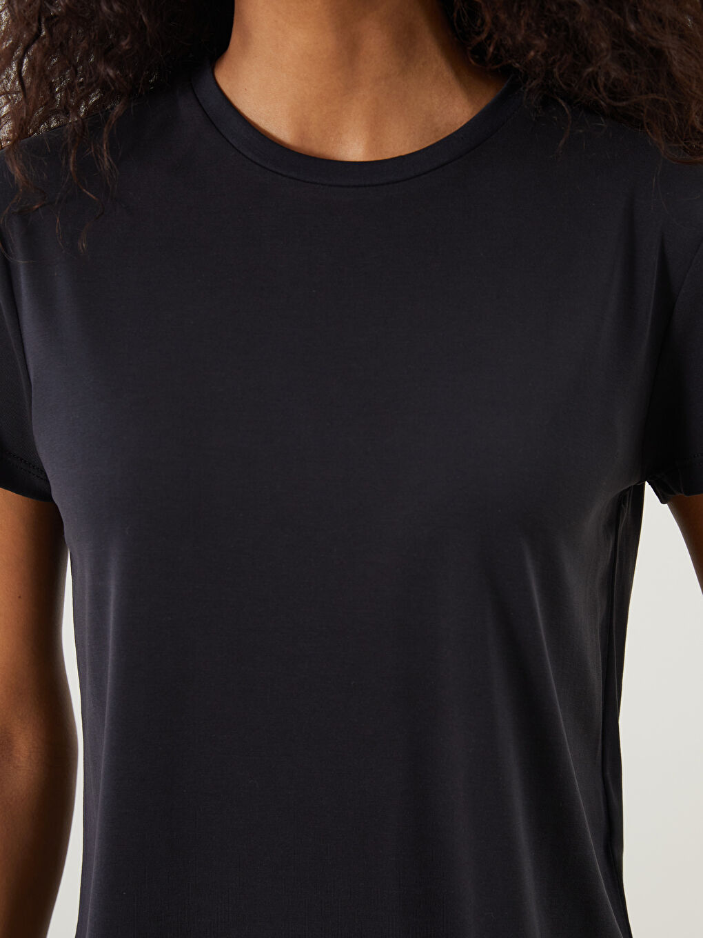 Siyah Bisiklet Yaka Kadın Spor Tişört-2