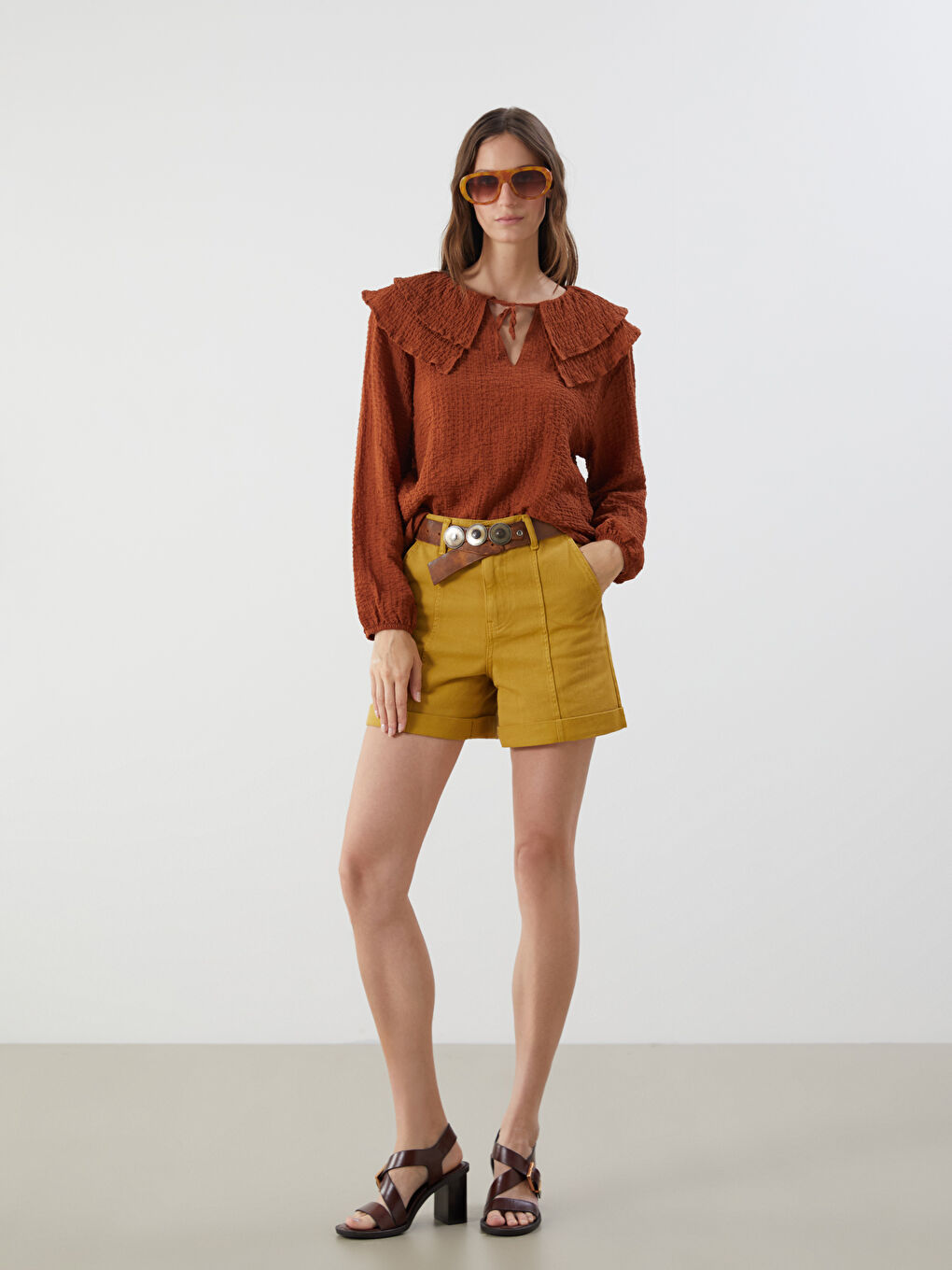 Kahverengi Bağlamalı Yaka Dokulu Bluz-1