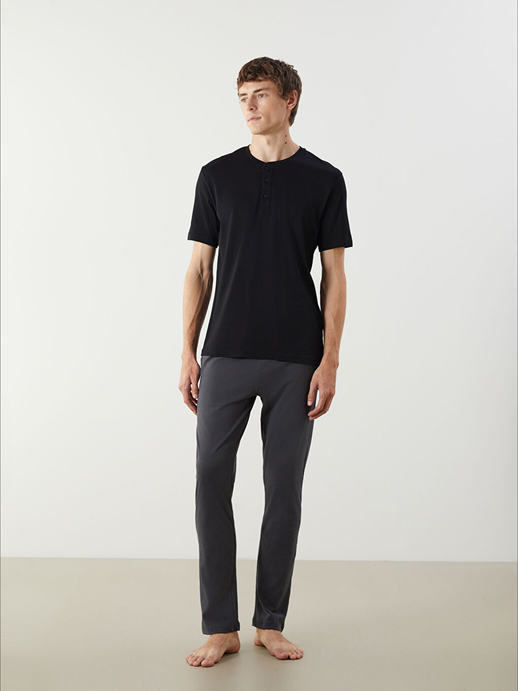 Siyah Bisiklet Yaka Kısa Kollu Erkek Pijama Üst-1