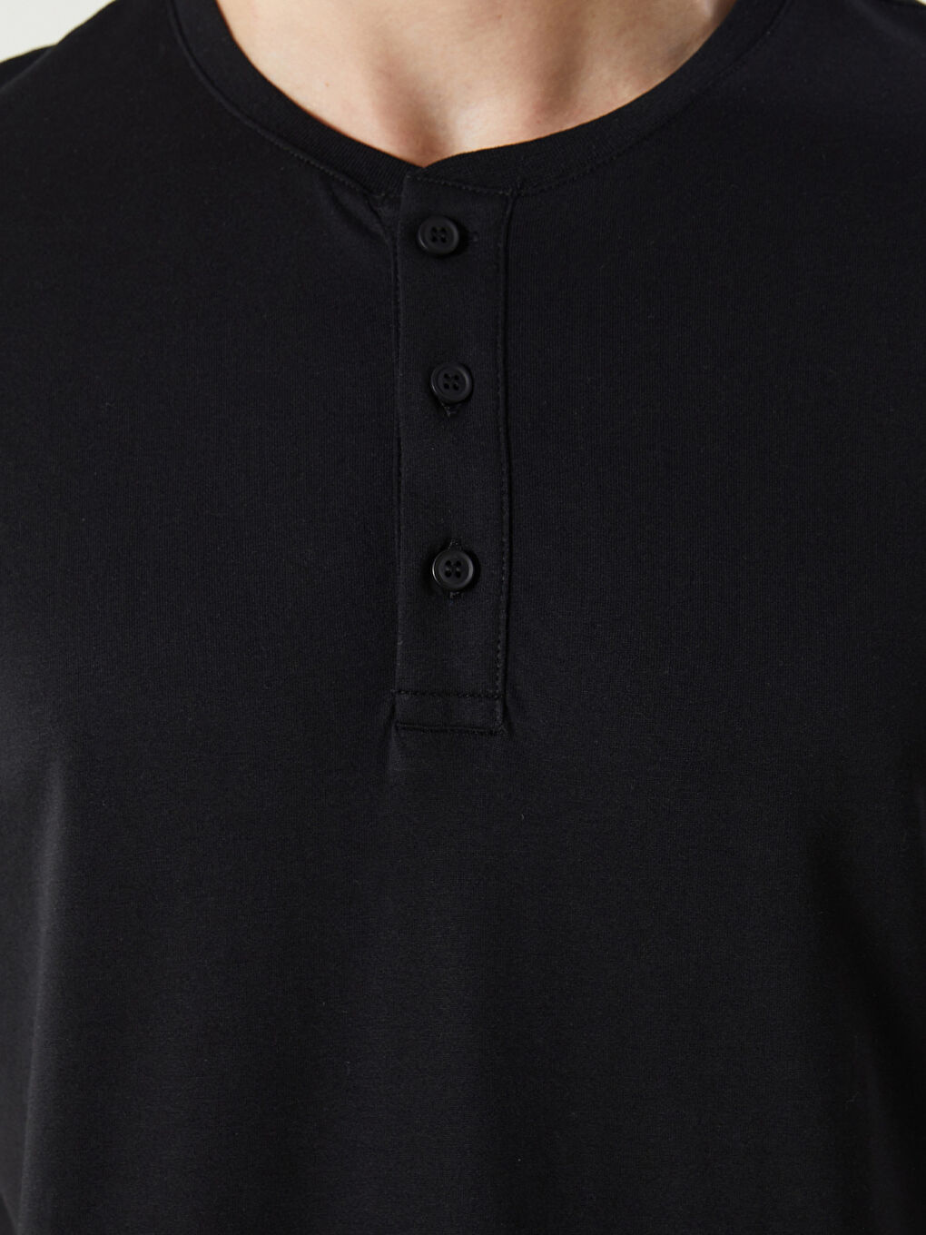 Siyah Bisiklet Yaka Kısa Kollu Erkek Pijama Üst-2