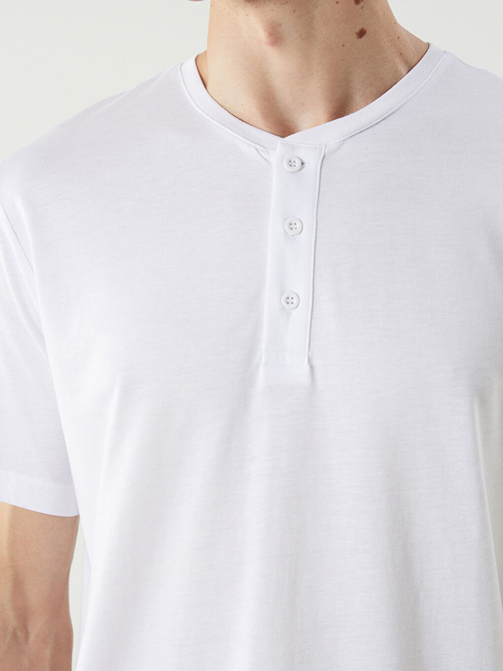 Beyaz Bisiklet Yaka Kısa Kollu Erkek Pijama Üst-2