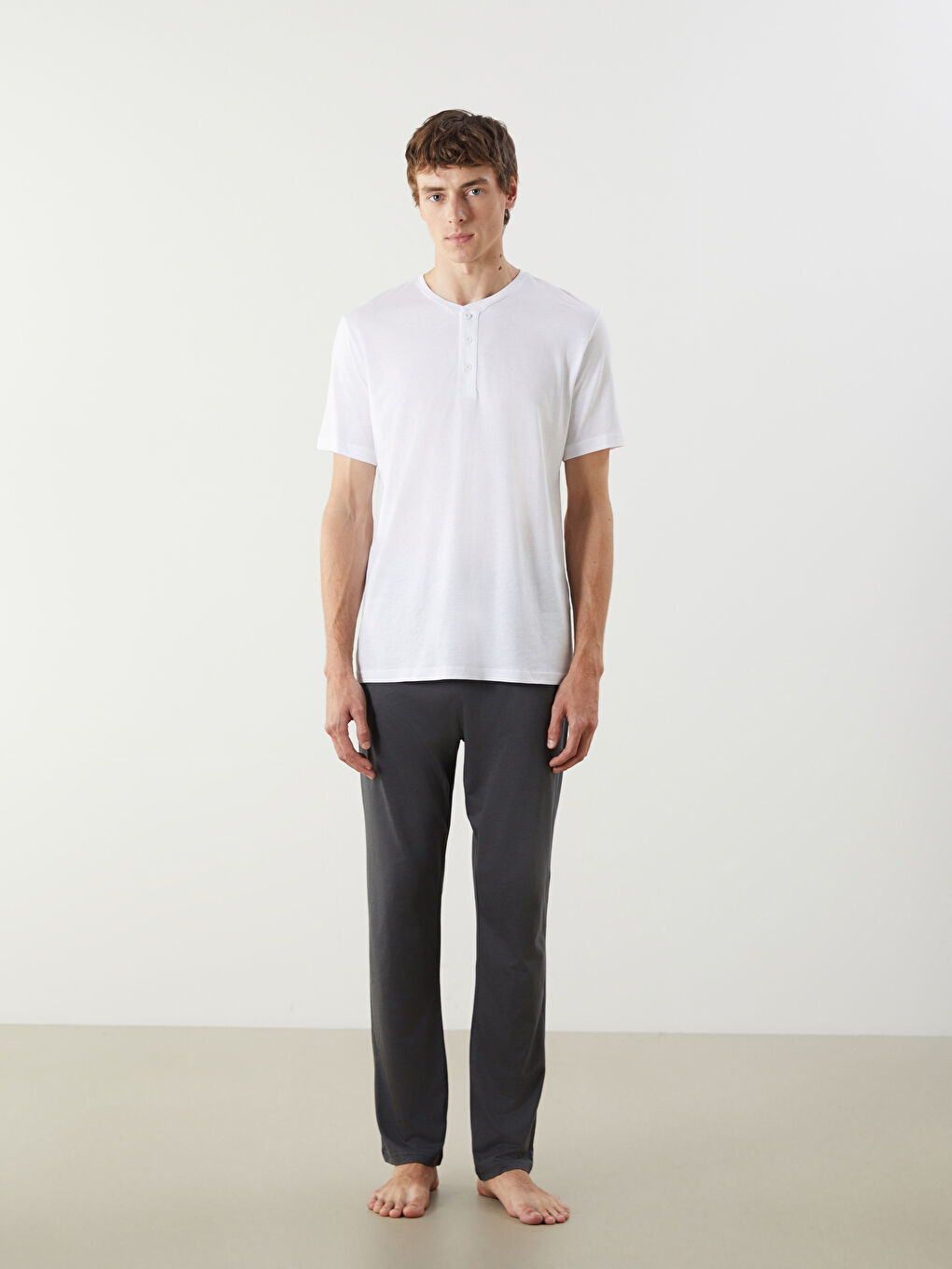 Beyaz Bisiklet Yaka Kısa Kollu Erkek Pijama Üst-1