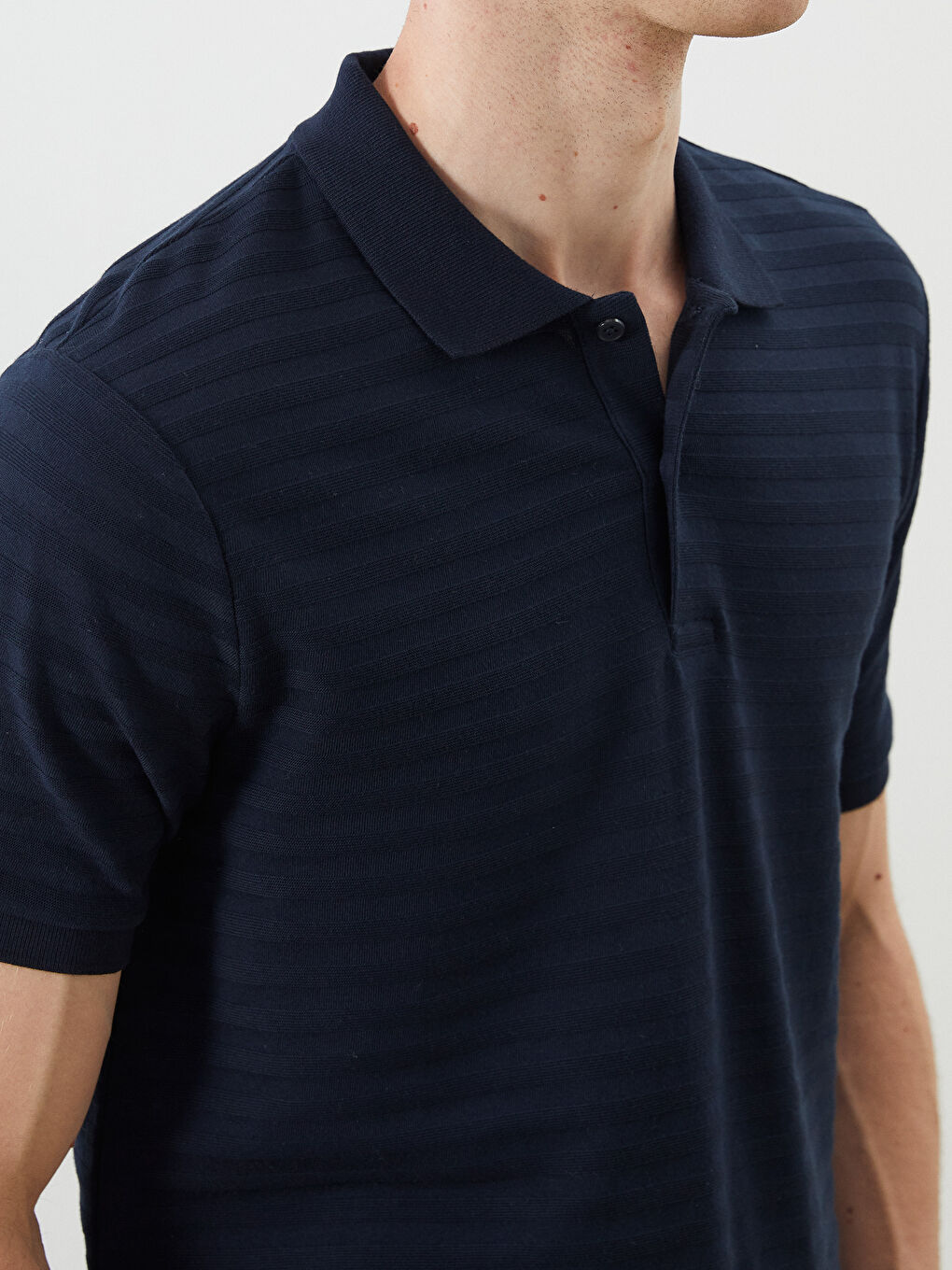 تیشێرت یه‌خه‌ی پۆڵۆ خەتخەت پیکێ بۆ پیاوان-2