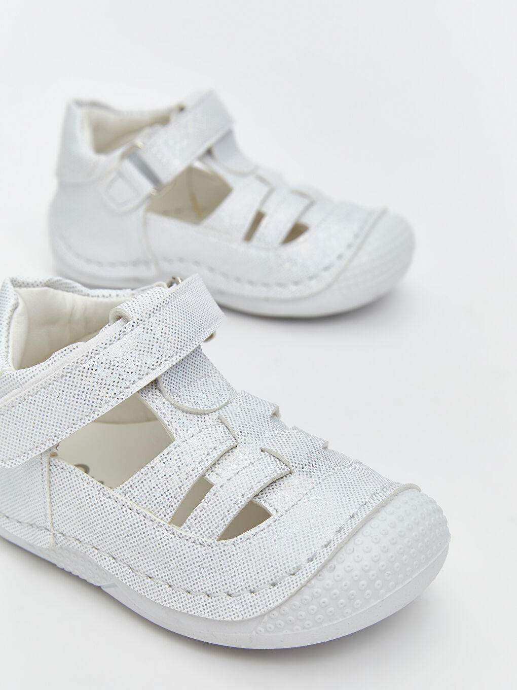 Beyaz Cırt Cırtlı Kız Bebek Sandalet-2