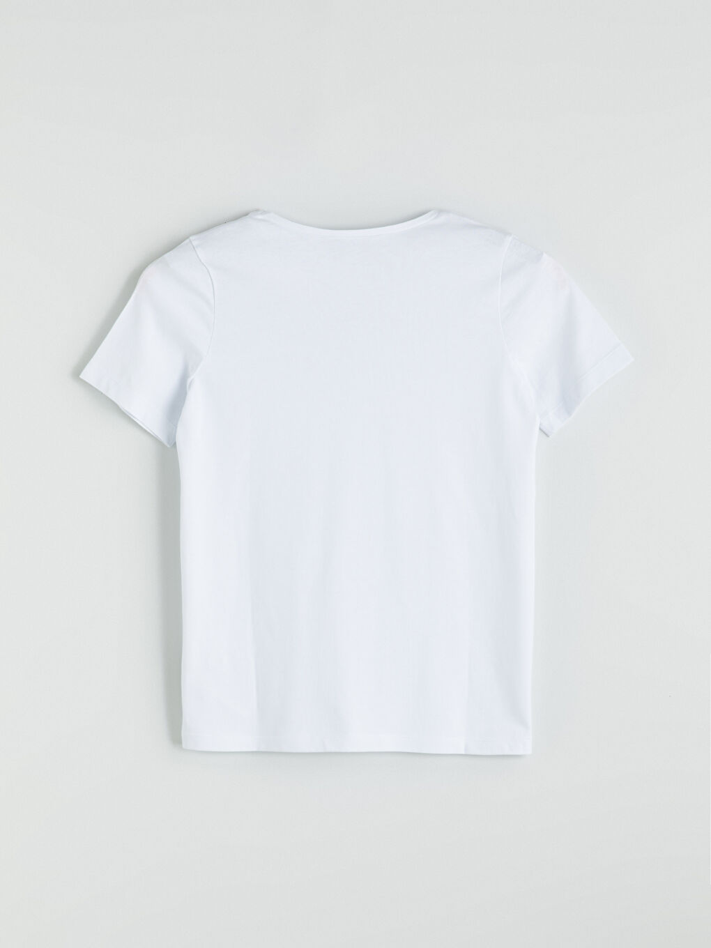 Beyaz V Yaka Kadın Tişört-1