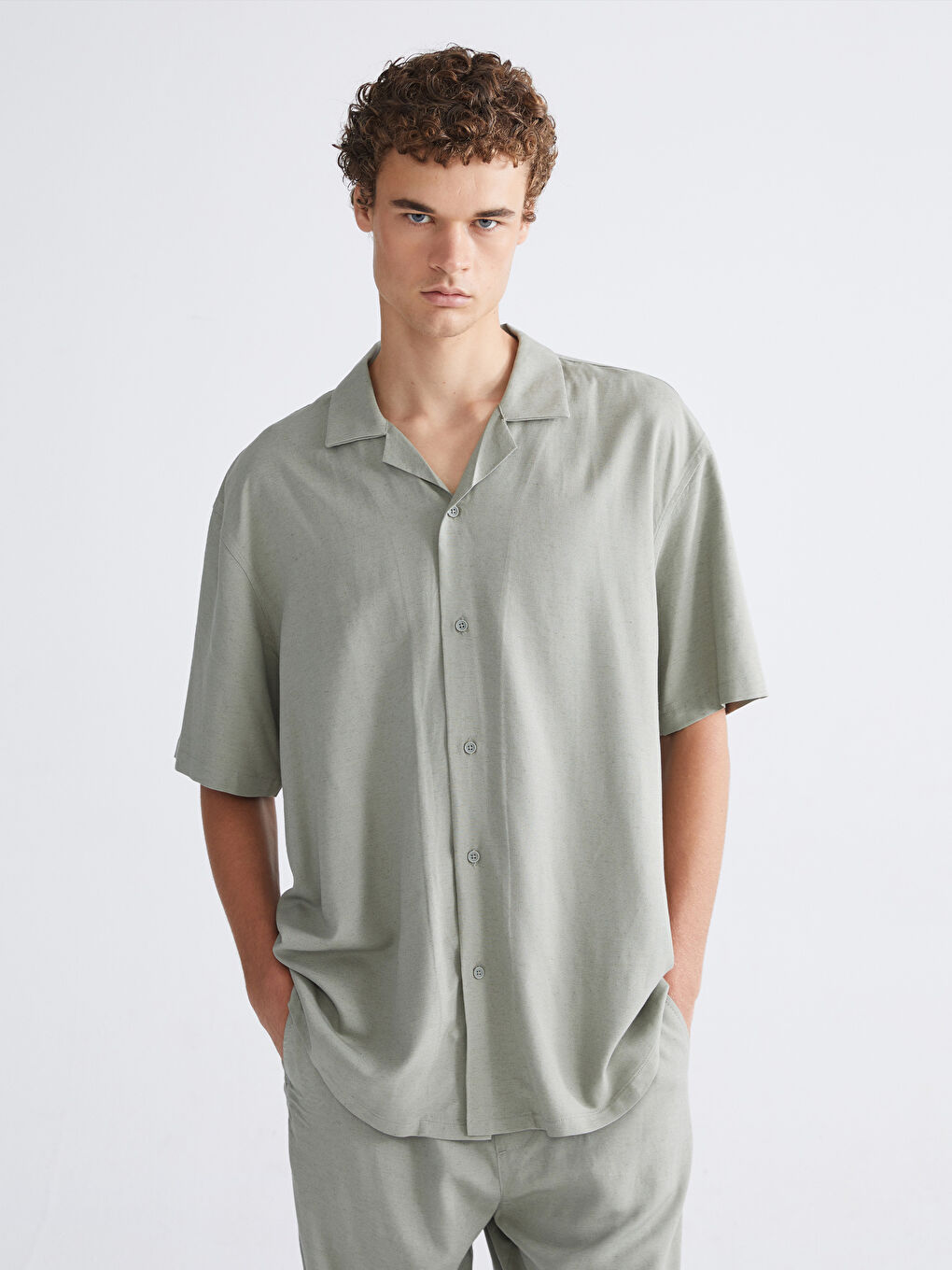 Yeşil Rahat Kalıp Resort Yaka Kısa Kollu Keten Karışımlı Erkek Gömlek-2