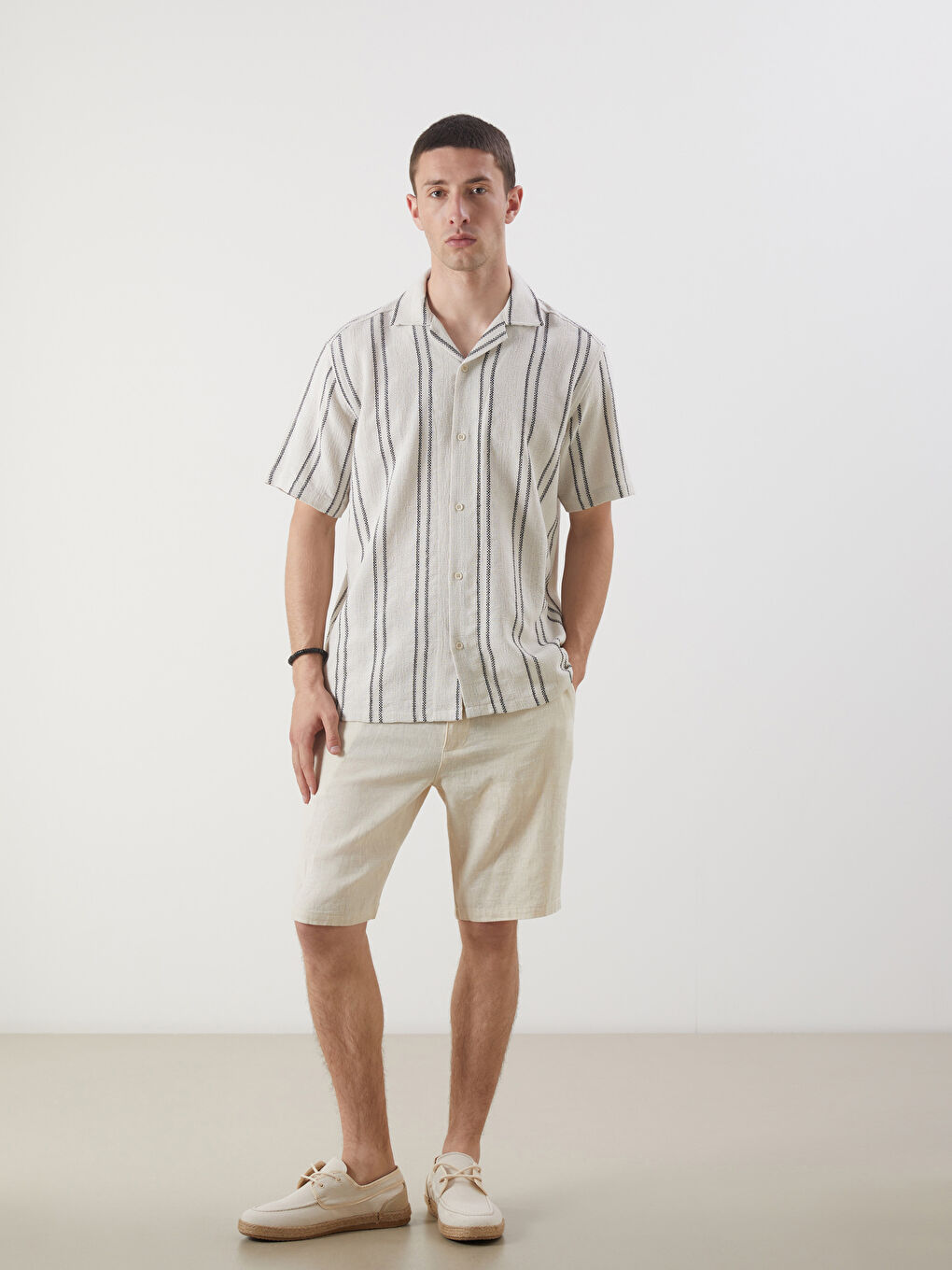 Ekru Regular Fit Kısa Kollu Çizgili Armürlü Erkek Gömlek-1