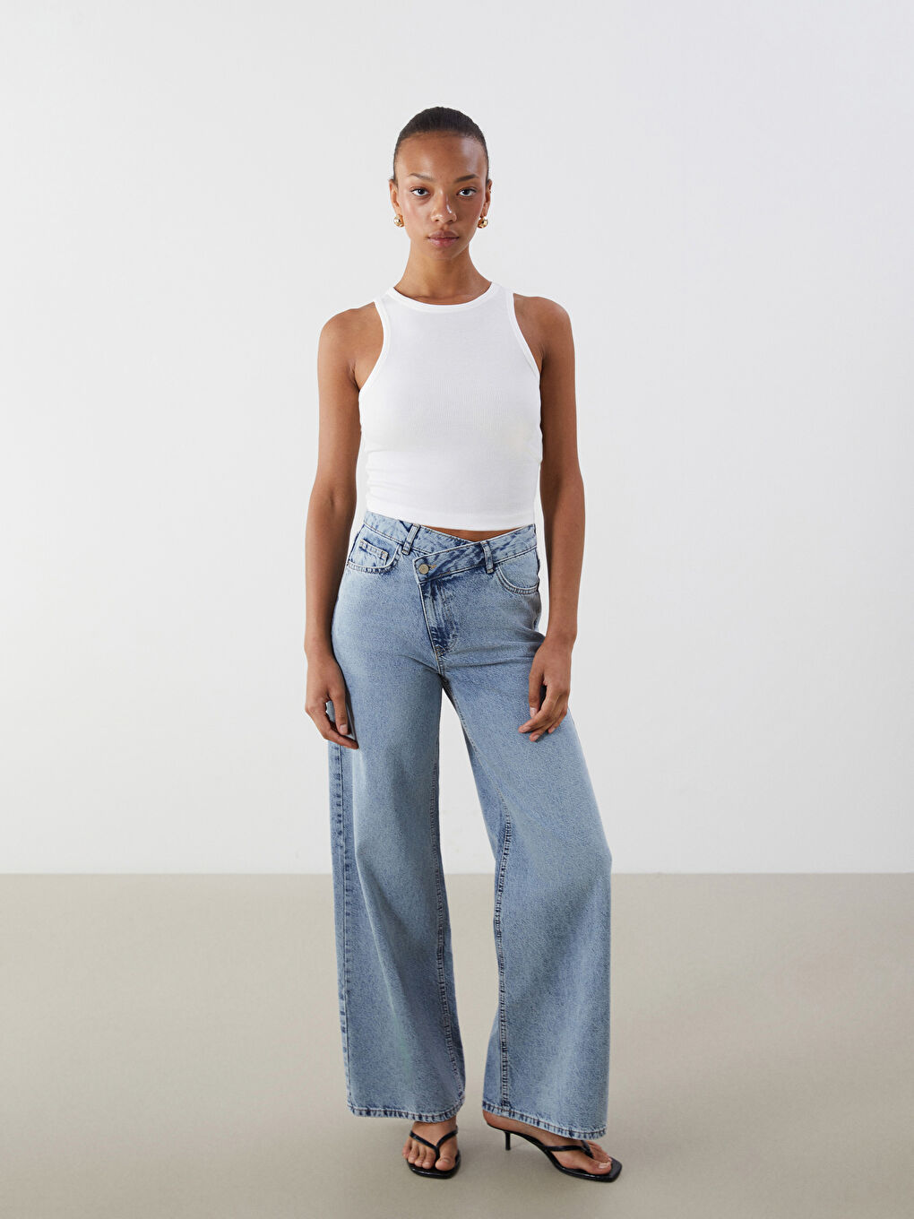 Beyaz Bisiklet Yaka Kadın Crop Atlet 2'li-6