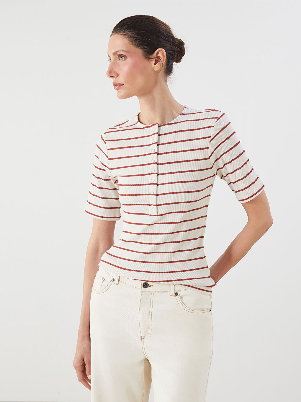 Bej Bisiklet Yaka Çizgili Kadın Tişört