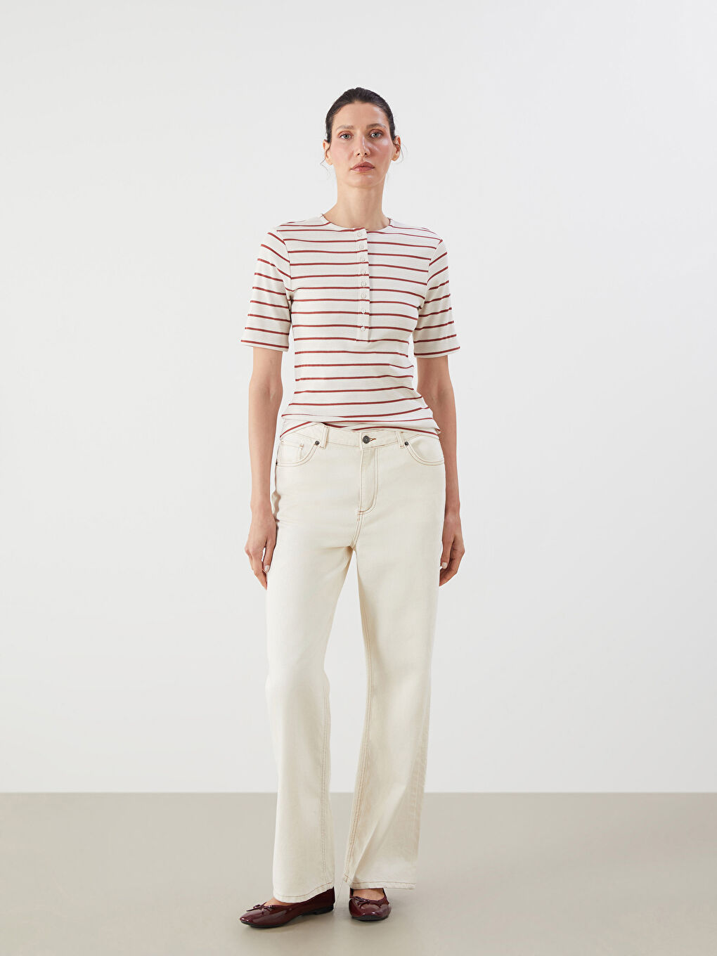 Bej Bisiklet Yaka Çizgili Kadın Tişört-1