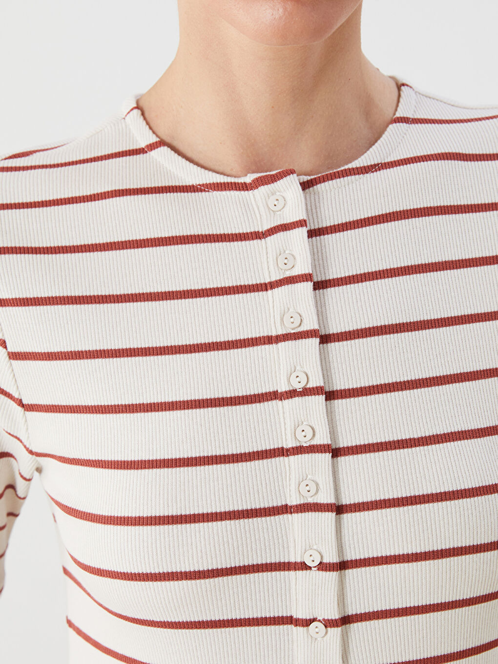 Bej Bisiklet Yaka Çizgili Kadın Tişört-2